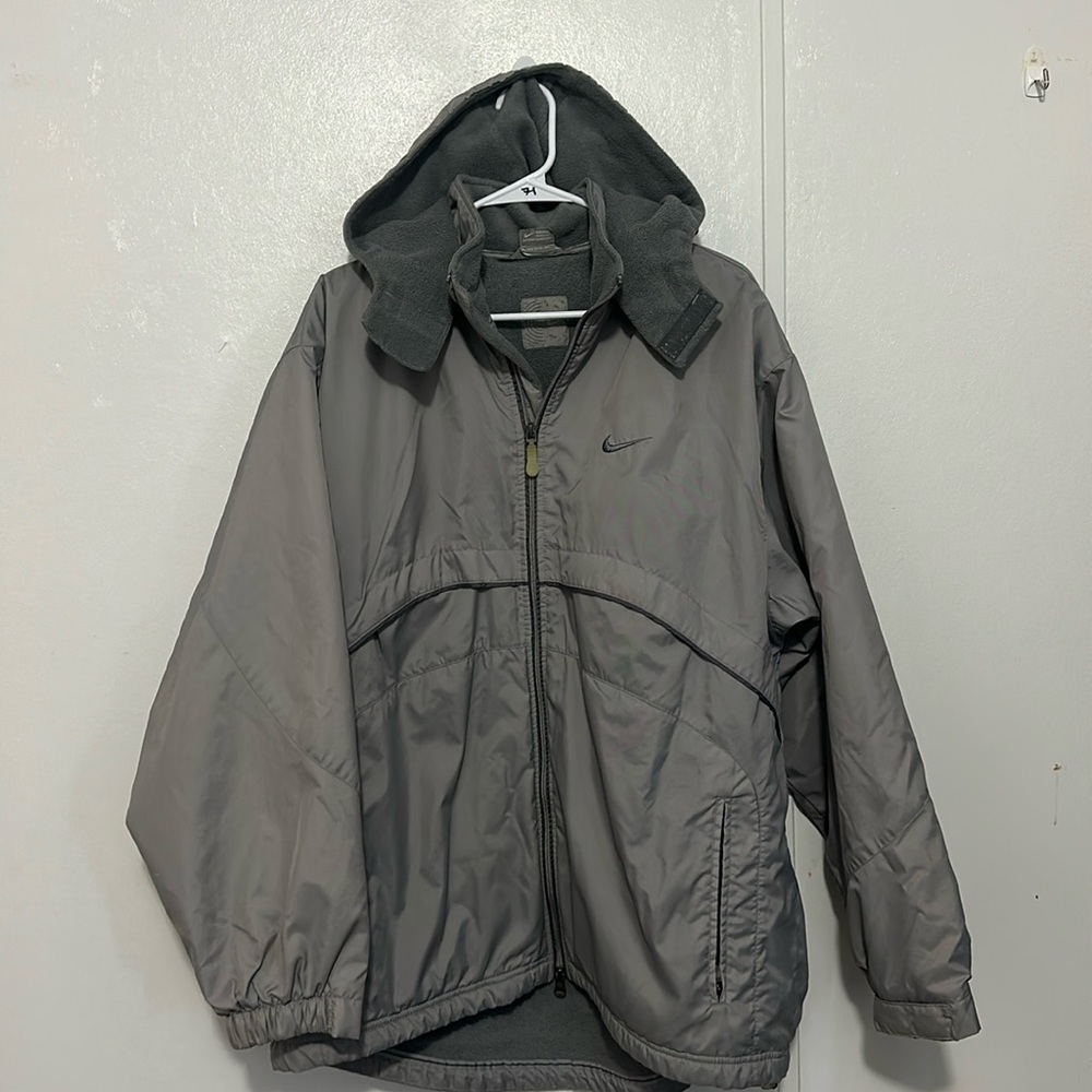 Nike insulated heavy jacket with hood size M but fits like xl
23x32
